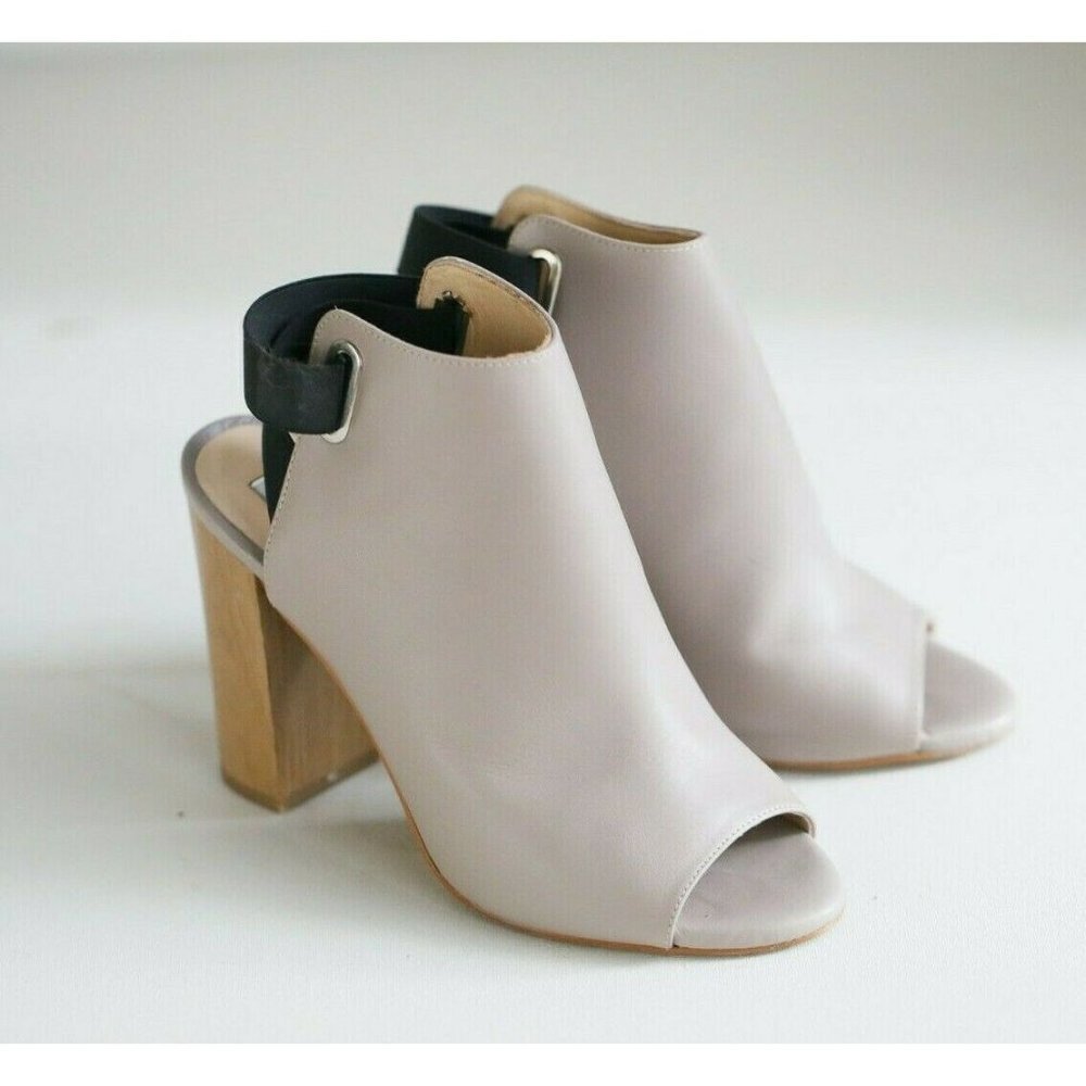 Open-Toe Block Heel Sandals in Light Taupe